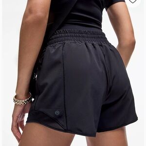 Lululemon Hotty Hot High-Rise Lined Short 4’ in Black size 8